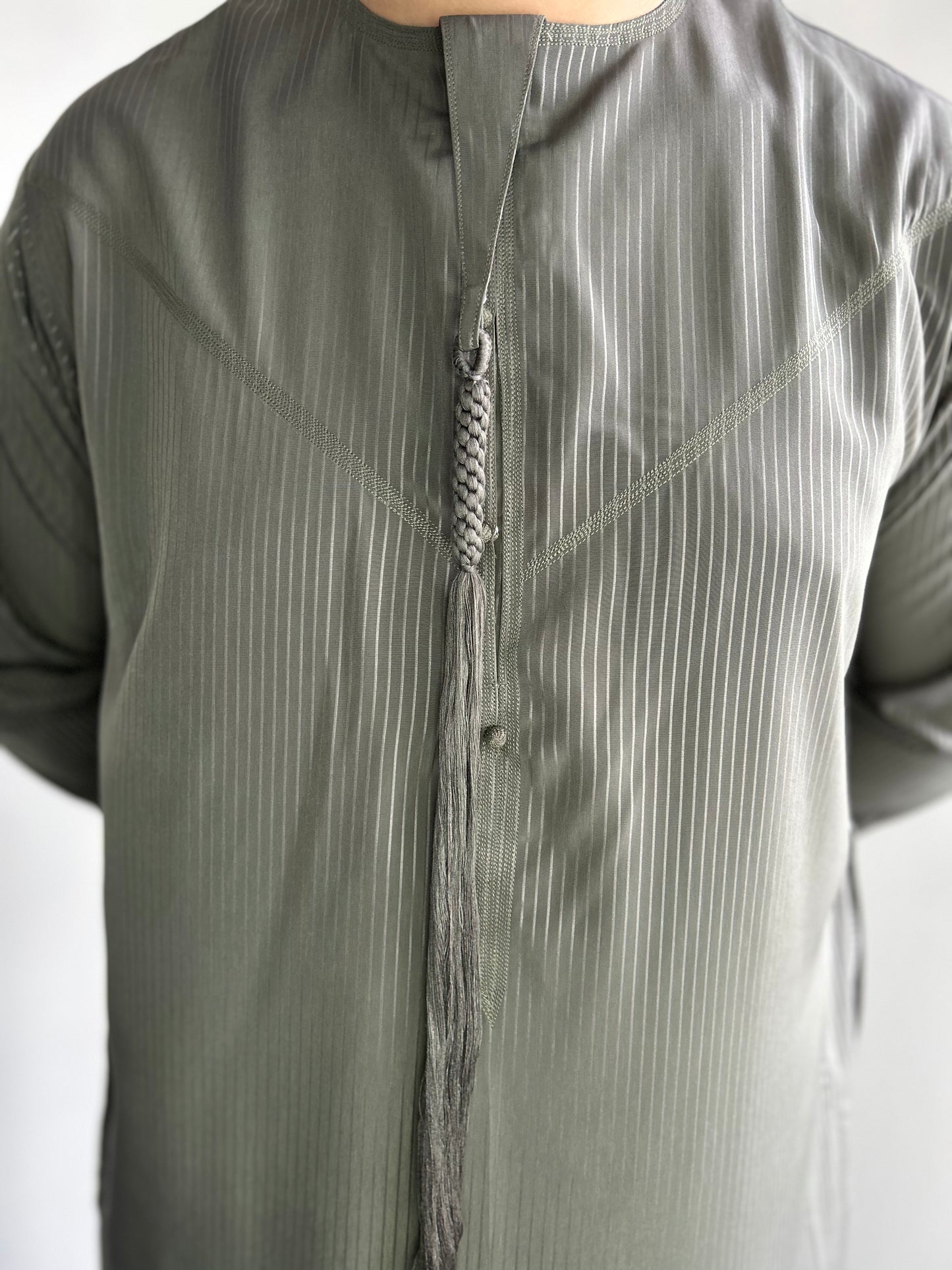 Qamis Émirati à rayures vert gris