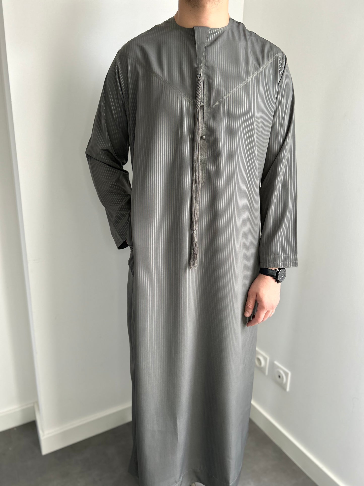 Qamis Émirati à rayures vert gris